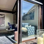 Beautiful Centre With Balcony
