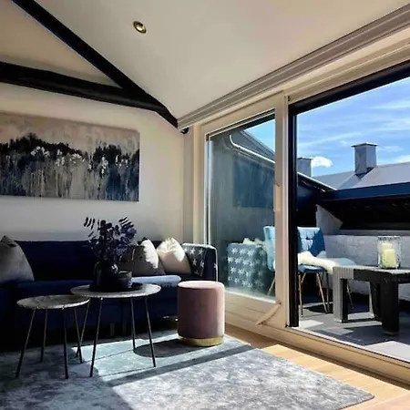Beautiful Centre With Balcony Apartment