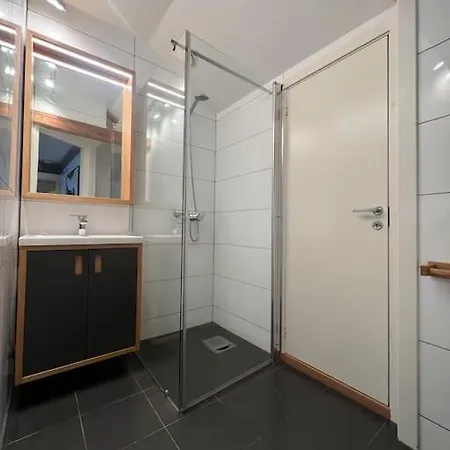 Beautiful Centre With Balcony