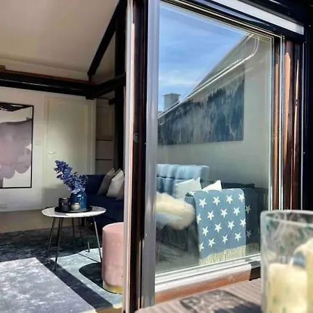 Beautiful Centre With Balcony